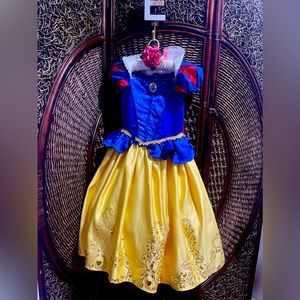 Snow White dress size 8 in very good condition